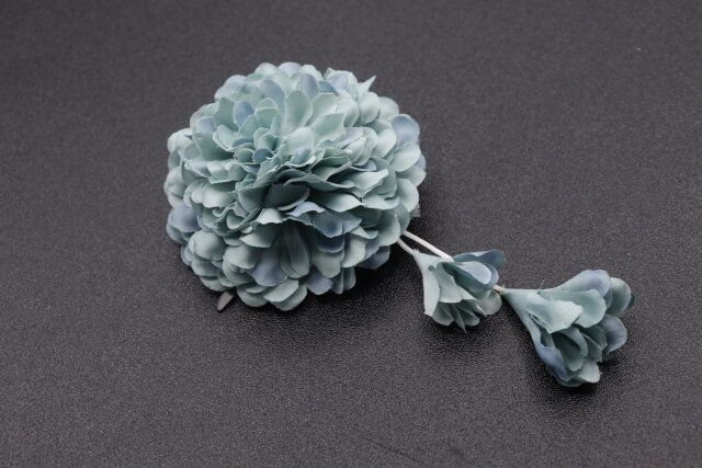 ダイソーの華やかなヘアクリップ（花下がり、ダリアスプレー）