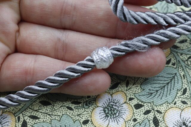 ダイソーのちょっとほつれる帯紐（フェイクパール、アンティーク調）