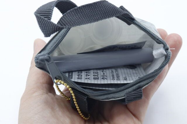 セリアのマイクロバッグチャーム のサイズ感