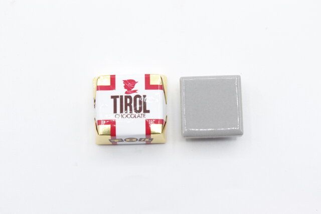 100均ダイソーのチロルチョコあんこに使えるマグネットタイル