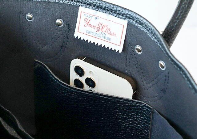 YOUNG ＆ OLSEN［ヤングアンドオルセン］仕切り付きトートバッグの内ポケット