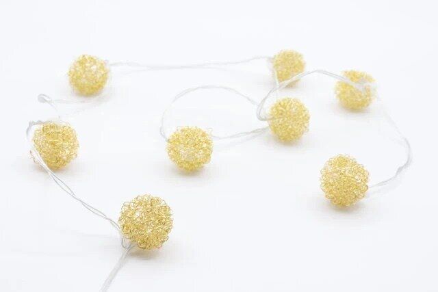 ダイソーのガーランドライト（8LED、丸型、USBタイプ）