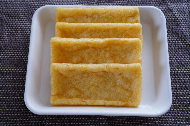 油揚げ ミートソースグラタン レシピ 油揚げを油抜きして切る