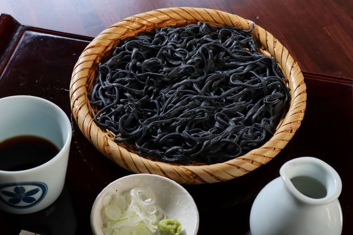 真っ黒そば1430円