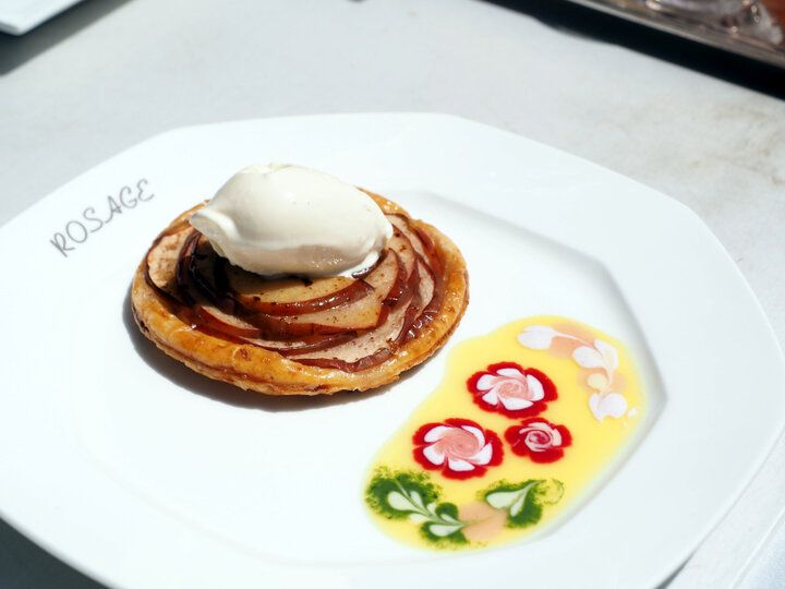 箱根で唯一「おいしい紅茶の店」に認定♪ 芦ノ湖畔の絶景広がるカフェ「サロン・ド・テ ロザージュ」