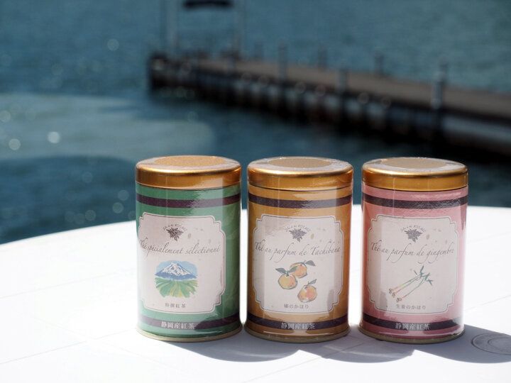 箱根で唯一「おいしい紅茶の店」に認定♪ 芦ノ湖畔の絶景広がるカフェ「サロン・ド・テ ロザージュ」