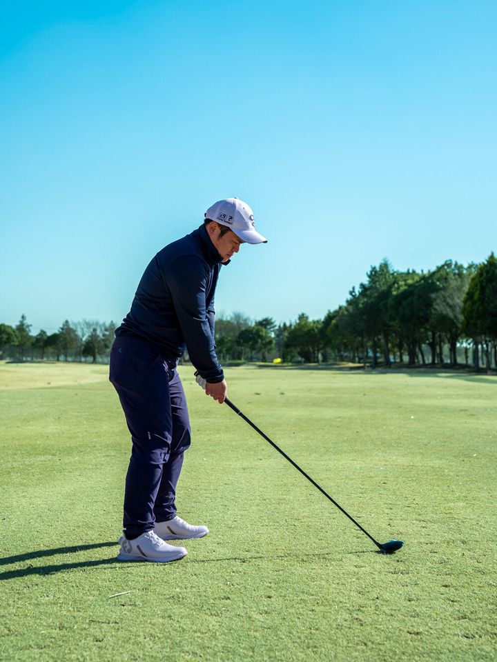 アドレスの向きとボールの位置で調整！ FWでミスなくしっかり飛ばす方法