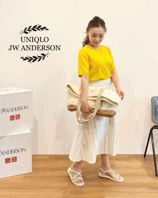 クルーネックセーター(半袖)を着用したコーデ