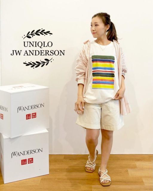 グラフィックTシャツを着用したコーデ