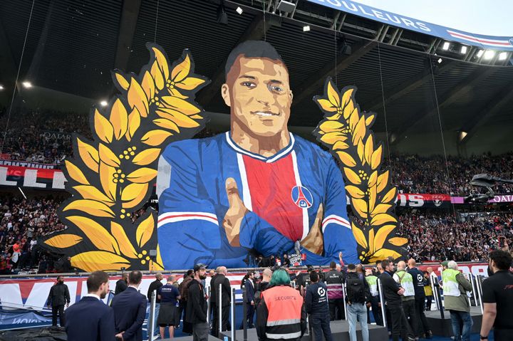 PSG退団発表のエムバペ、ホーム最終戦でブーイングを浴びる
