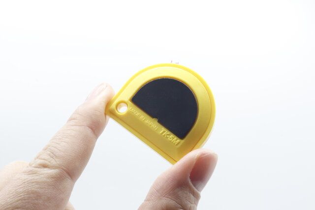 100均ダイソーで買えるOLFAのカッター