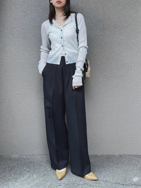 春夏の黒パンツコーデ