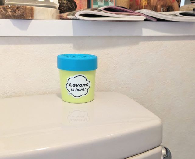 トイレタンク上に