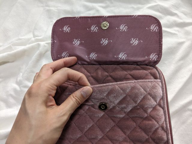 フロントポケット