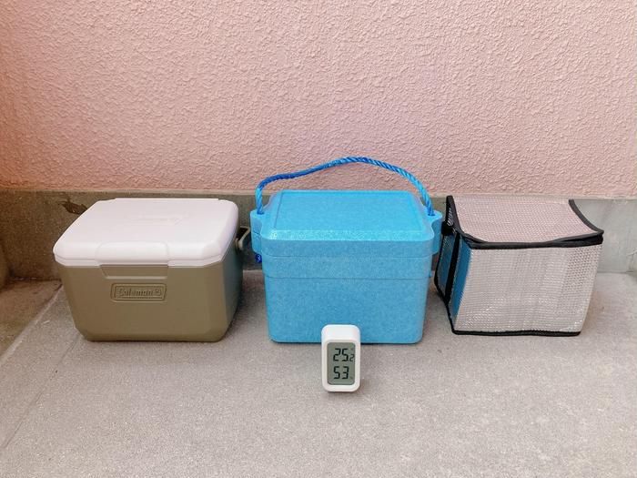 クーラーボックスを並べた画像