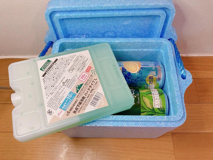 ダイソーのクーラーボックスの画像