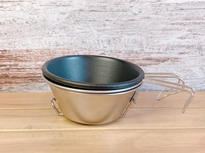 ダイソーの折りたたみシェラカップの画像