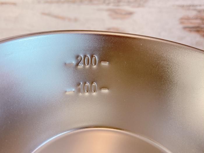 ダイソーの折りたたみシェラカップの画像