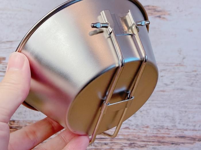 ダイソーの折りたたみシェラカップの画像