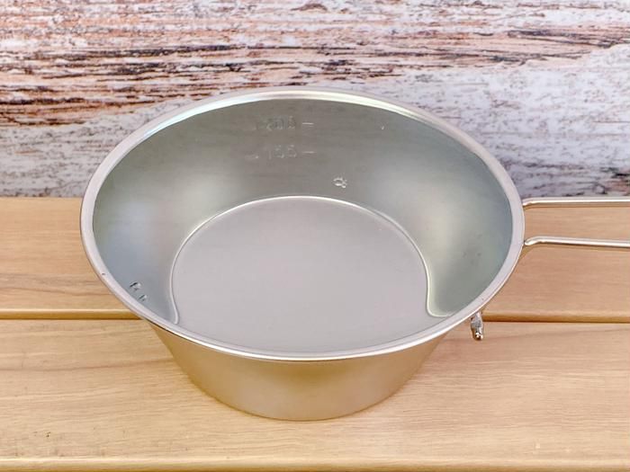 ダイソーの折りたたみシェラカップの画像