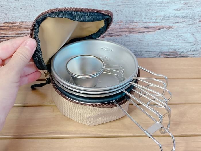 ダイソーのシェラカップをポーチに入れた画像