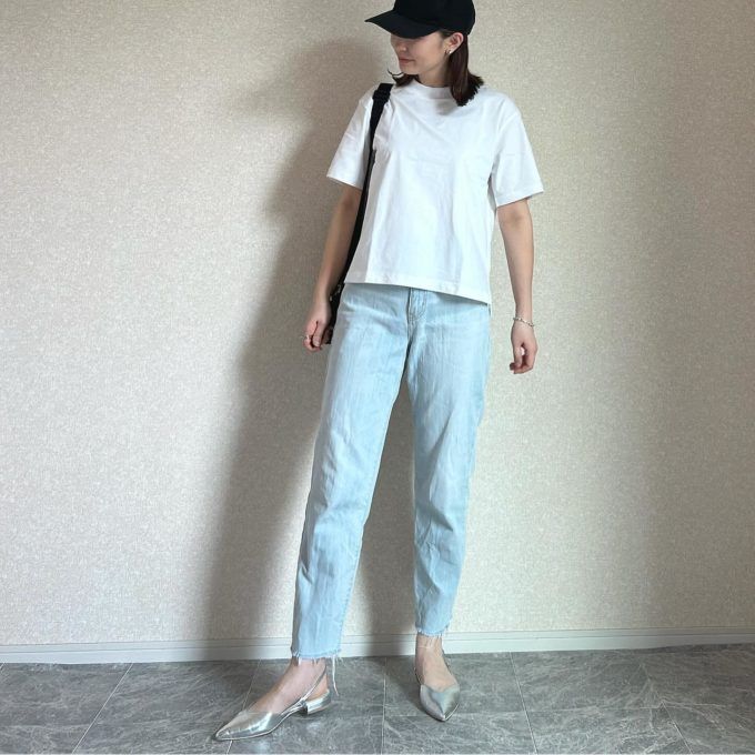 UNIQLOのホワイトの「エアリズムコットンT(半袖)」