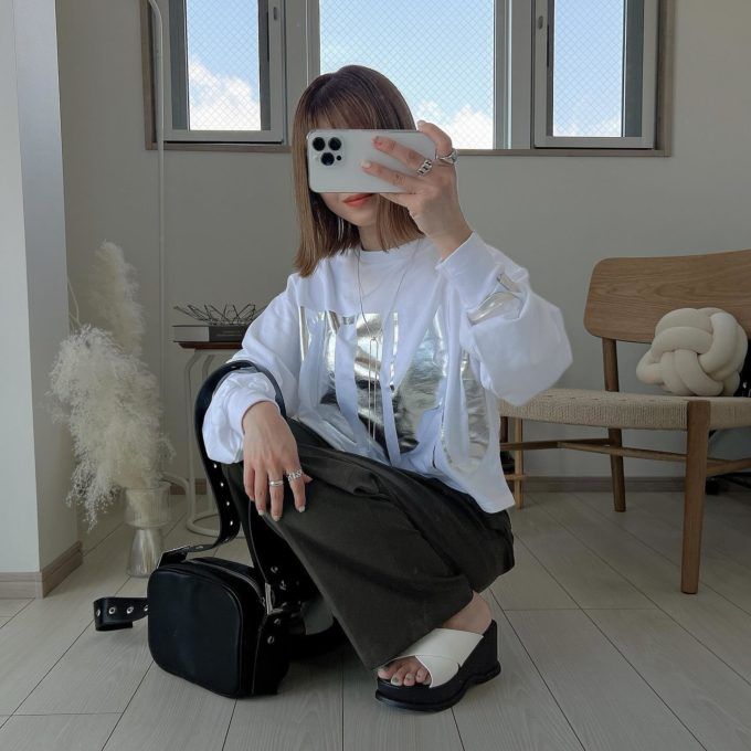 ストレートパンツ×UNIQLO：Cのオフホワイトの「プラットフォームサンダル」