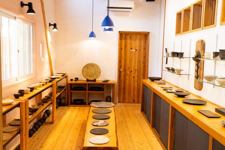 佐賀・黒髪山の自然から着想を得て、創り出された「閑古錐窯」のアートなうつわ