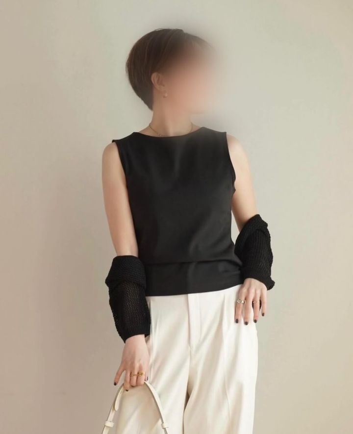 ユニクロ_ボートネックノースリーブT_4