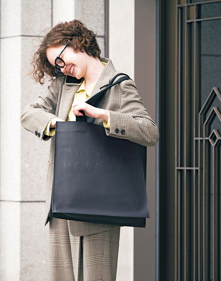 荷物がたくさんはいって超便利なのにおしゃれ！センスのいい大きなバッグ4選