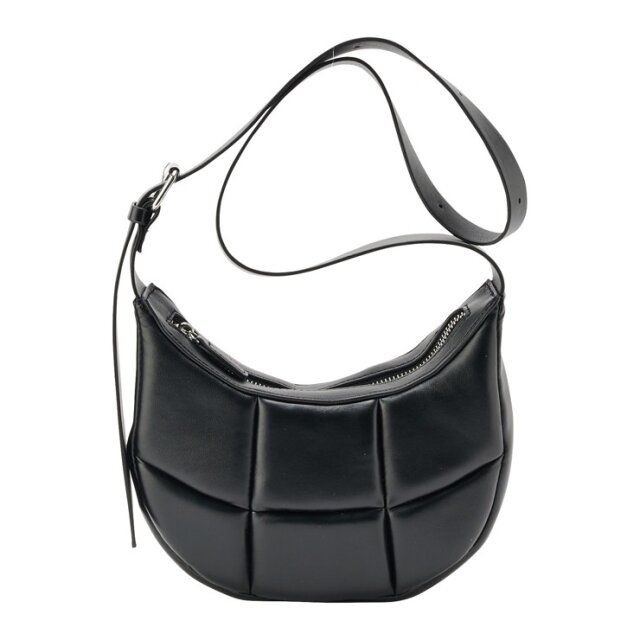 2024年春夏のしまむらレディース黒バッグ