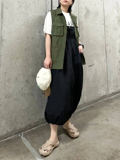 春夏の黒ワンピースコーデ