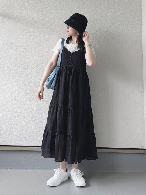 春夏の黒ワンピースコーデ