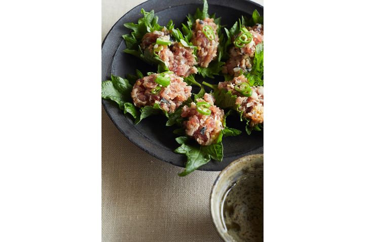 青じそが爽やかに香る“かつおのたたきのなめろう風”