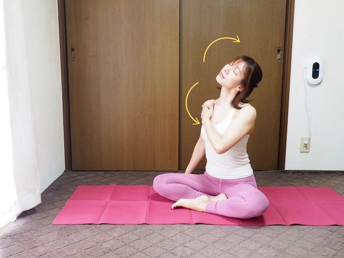 頭を左右、上下に倒す