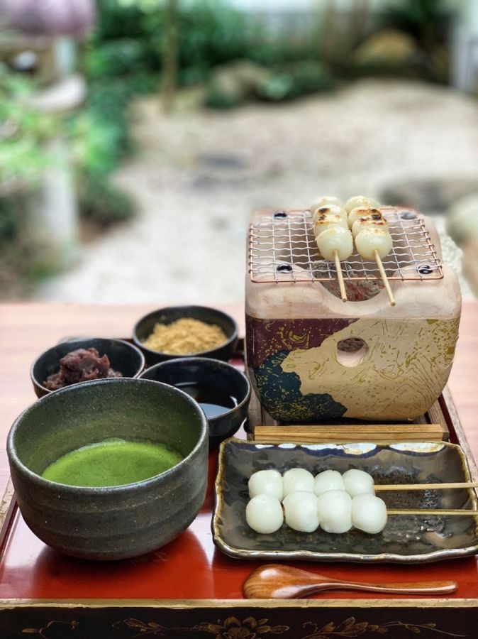 「きょうのおだんご屋さんセット」1450円 追加のおだんご1本150円（写真提供：BR CAFE）