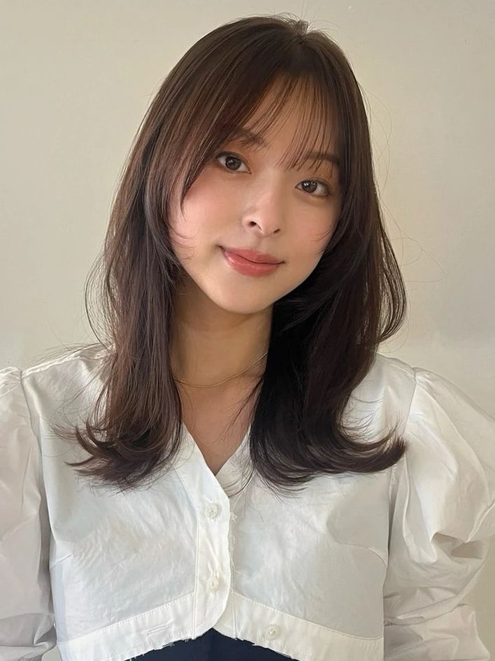 セミロング ヘア 髪型 ヘアスタイル 前髪あり 暗髪