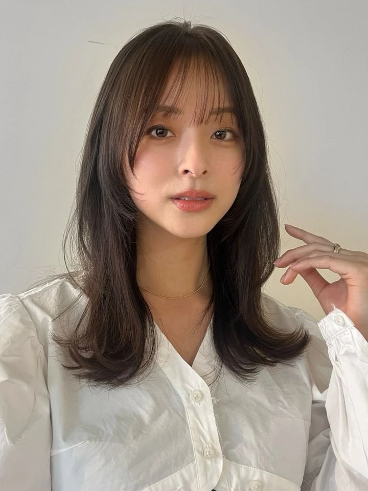 セミロング ヘア 髪型 ヘアスタイル 前髪あり 暗髪