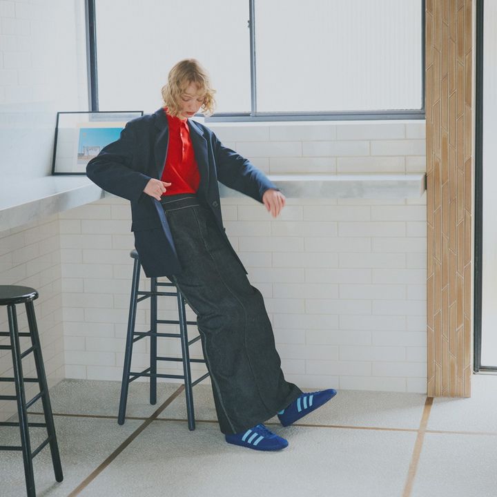 デニムに似合う大人の”スニーカーコーデ”5選！おしゃれさんの足もとをチェック