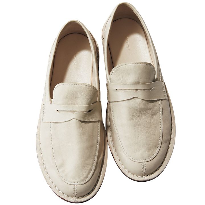 THE ROWの白ローファー