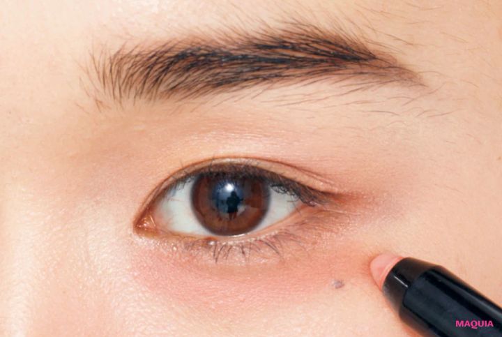 コンシーラーでクマもくすみも吹き飛ばせ！ まるで魔法な使いこなし術をレッスン_4