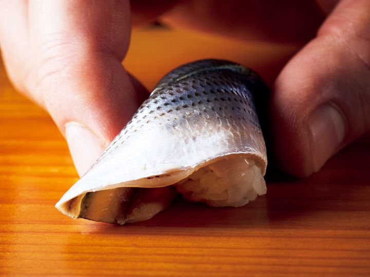 銀座『銀座 鮨 み富』の「コハダの握り」