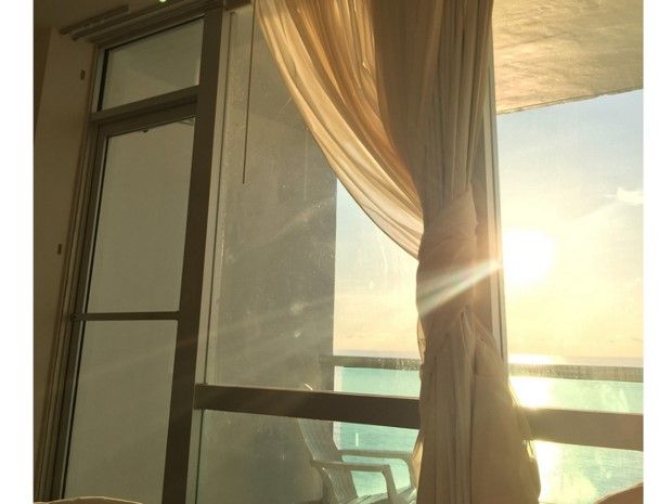 朝日が差し込むイメージ画像