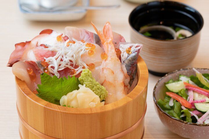 浜名湖の絶景を一望できる「粹月樓 徳 浜名湖別邸」で名物うなぎのランチ