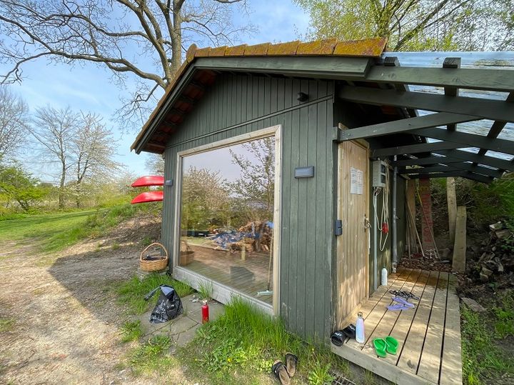 こちらは私の学校のサウナ。大きな窓からは海が見える抜群の立地。