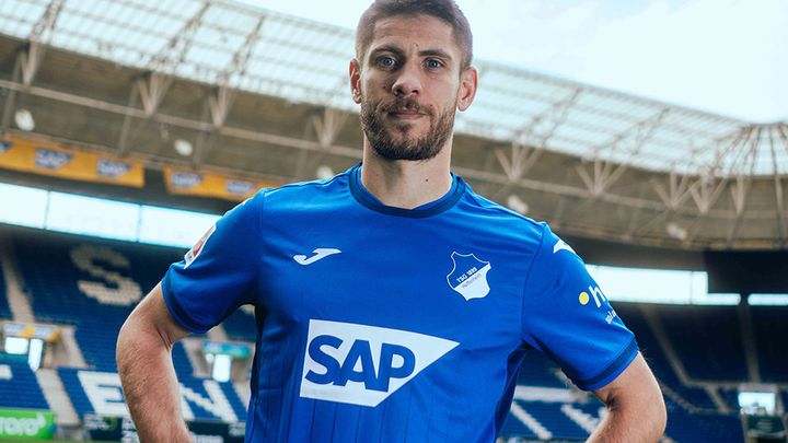 ホッフェンハイムが2024-25新ユニフォームを発表！“運命の大一番”バイエルン戦でデビューへ