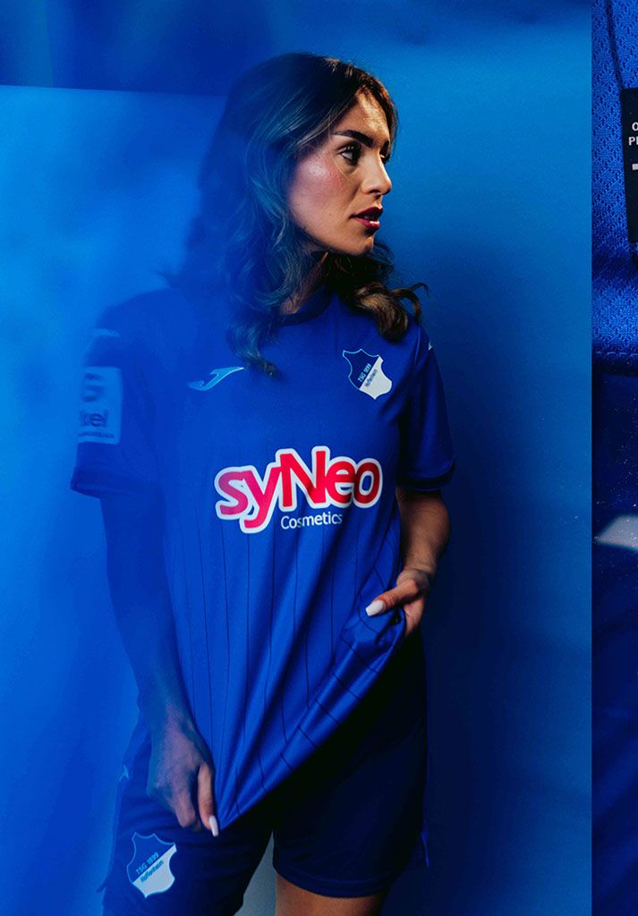 ホッフェンハイムが2024-25新ユニフォームを発表！“運命の大一番”バイエルン戦でデビューへ