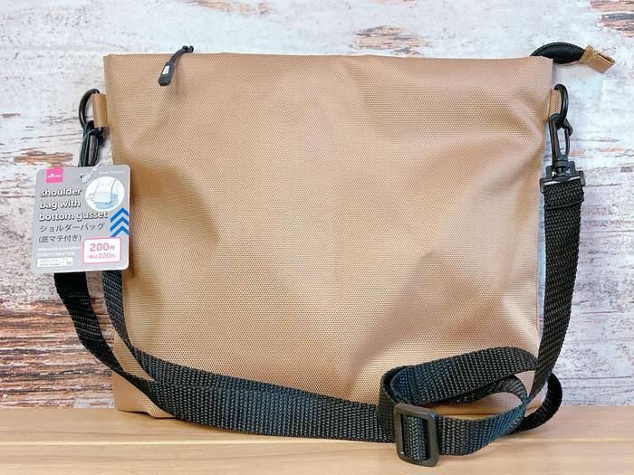 ダイソーのサコッシュの画像