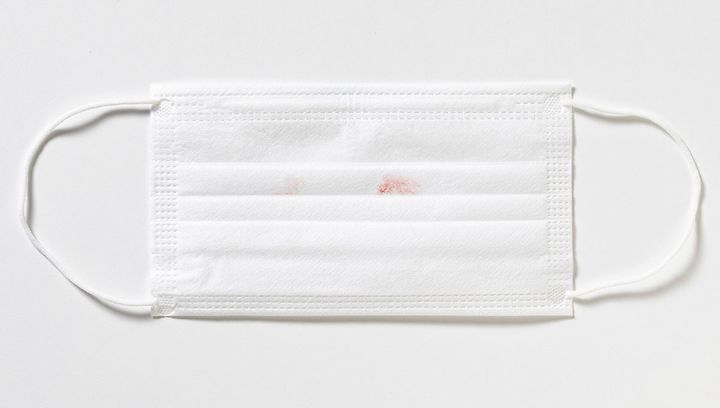 RMK「デューイーメルト リップカラー」マスクへのつきにくさ 23/30点