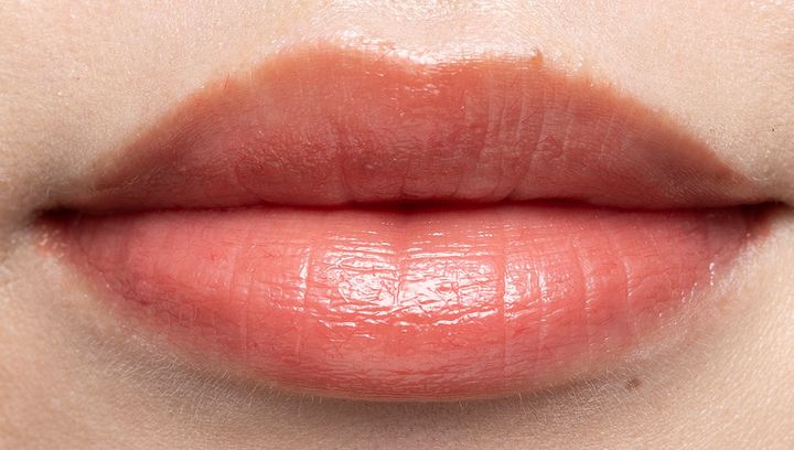 シュウ ウエムラ「キヌケアグローアップ」飲食後の色持ち 27/30点